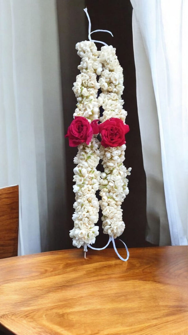 Gajra with rose x 2