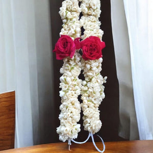 Gajra with rose x 2