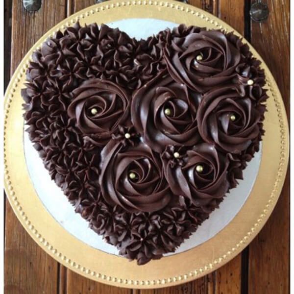 Dark Roses Cake