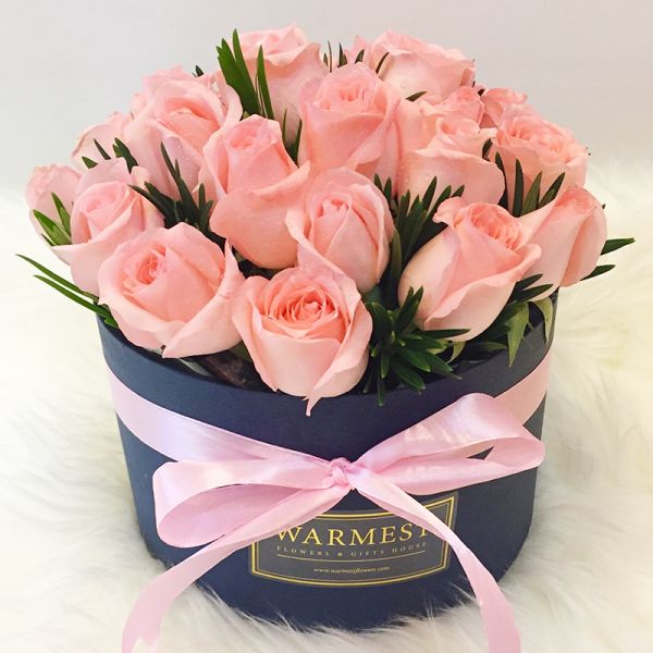 Small Box Roses Present