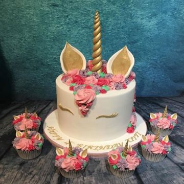 Fabled Horse Cake 