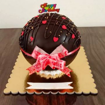 Chocolate Ball Pinata Cake		 		 		