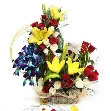Appealing Flowers Arrangement 