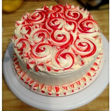 Reddish White Rose Cake
